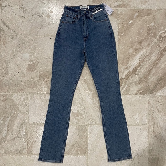 NWT Abercrombie Slim Straight Ultra High Rise Jean (Size 23) - Picture 2 of 6